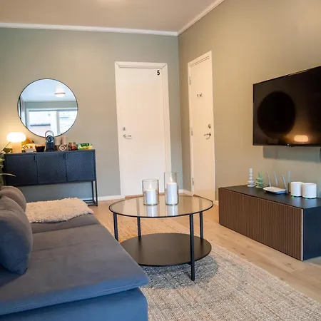 - Private Rooms, Shared Facilities * Хёугесунн