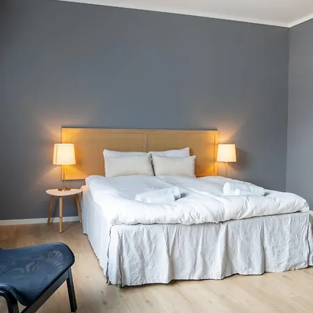 - Private Rooms, Shared Facilities * Хёугесунн