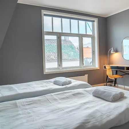 - Private Rooms, Shared Facilities