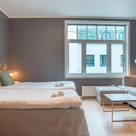 - Private Rooms, Shared Facilities * Хёугесунн