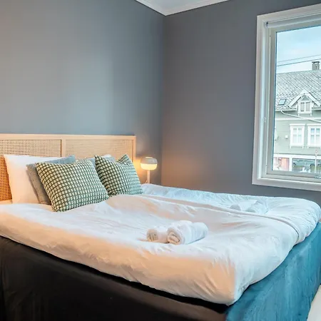 Апарт-отель - Private Rooms, Shared Facilities *