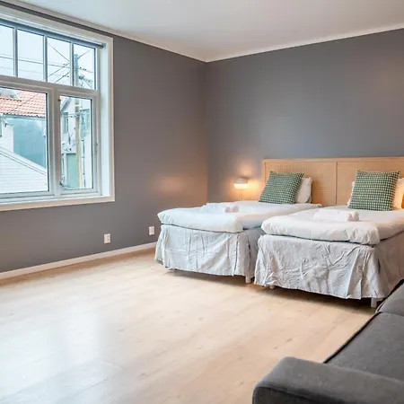 - Private Rooms, Shared Facilities * Хёугесунн