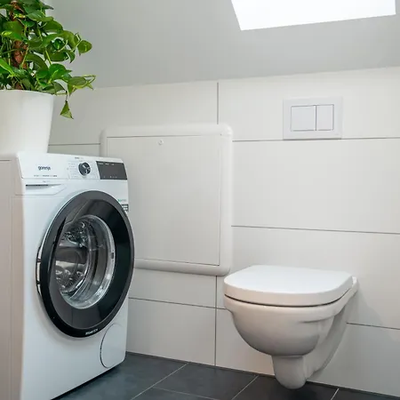 - Private Rooms, Shared Facilities Апарт-отель