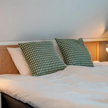 Апарт-отель - Private Rooms, Shared Facilities