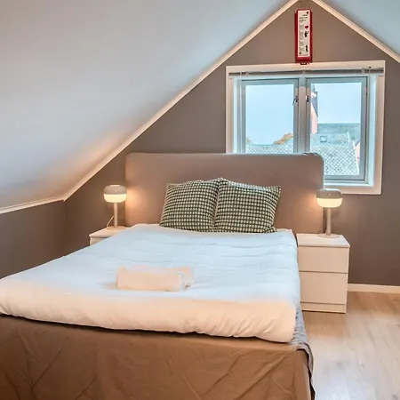 Апарт-отель - Private Rooms, Shared Facilities Хёугесунн