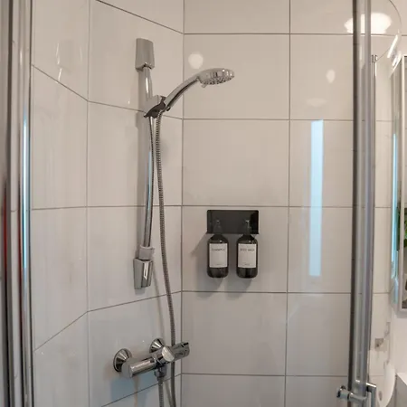 Апарт-отель - Private Rooms, Shared Facilities Хёугесунн